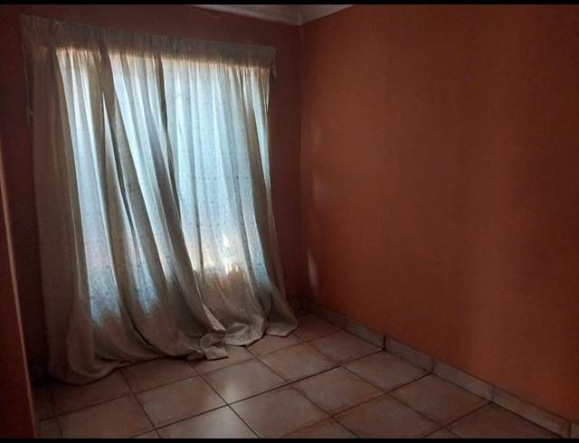 4 BEDROOM HOUSE FOR SALE IN PROTEA GARDEN